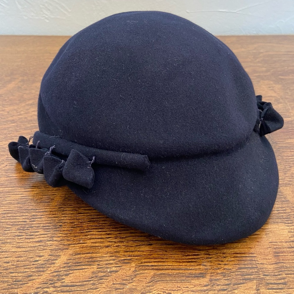 VINTAGE MATHILDE BY C&R BLACK FELT DANGLES PAGEBOY MODERN 70s 80s FANCY HAT